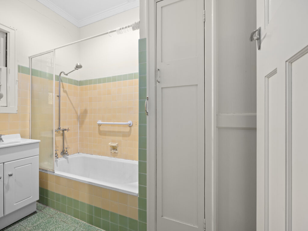 29 Easton Street, Silkstone, QLD 4304