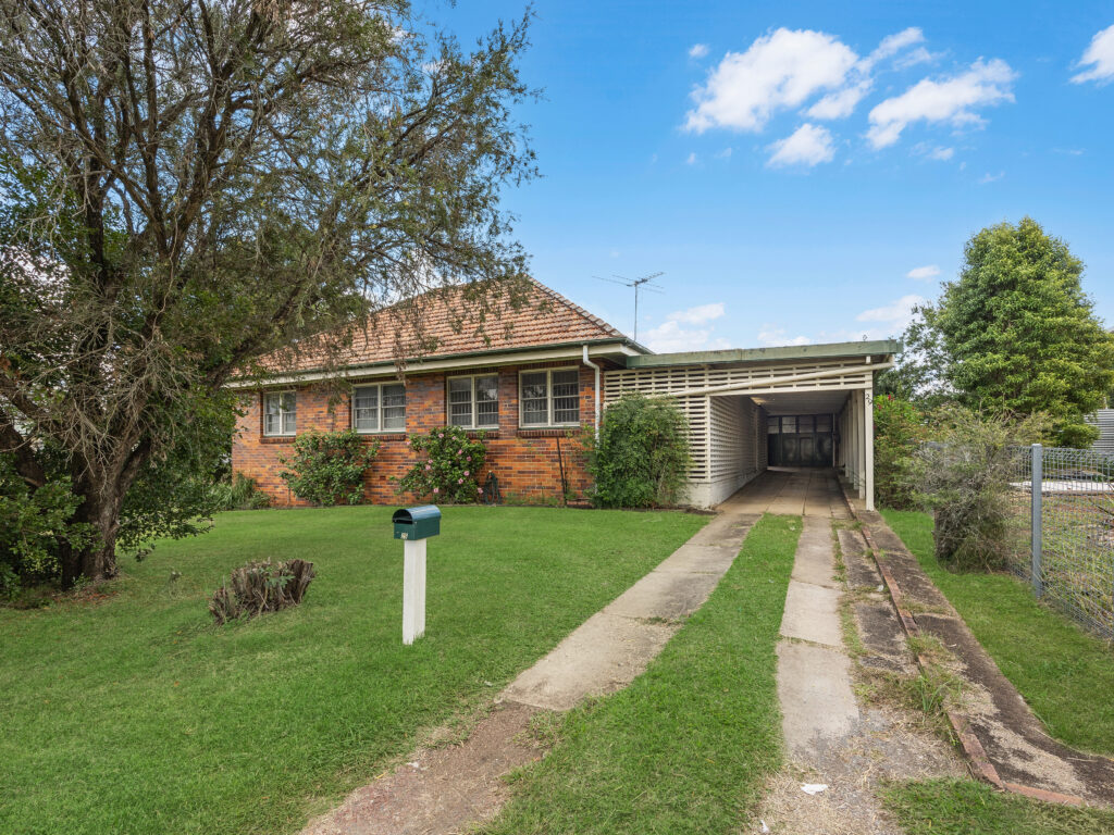 29 Easton Street, Silkstone, QLD 4304