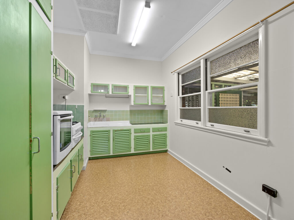 29 Easton Street, Silkstone, QLD 4304