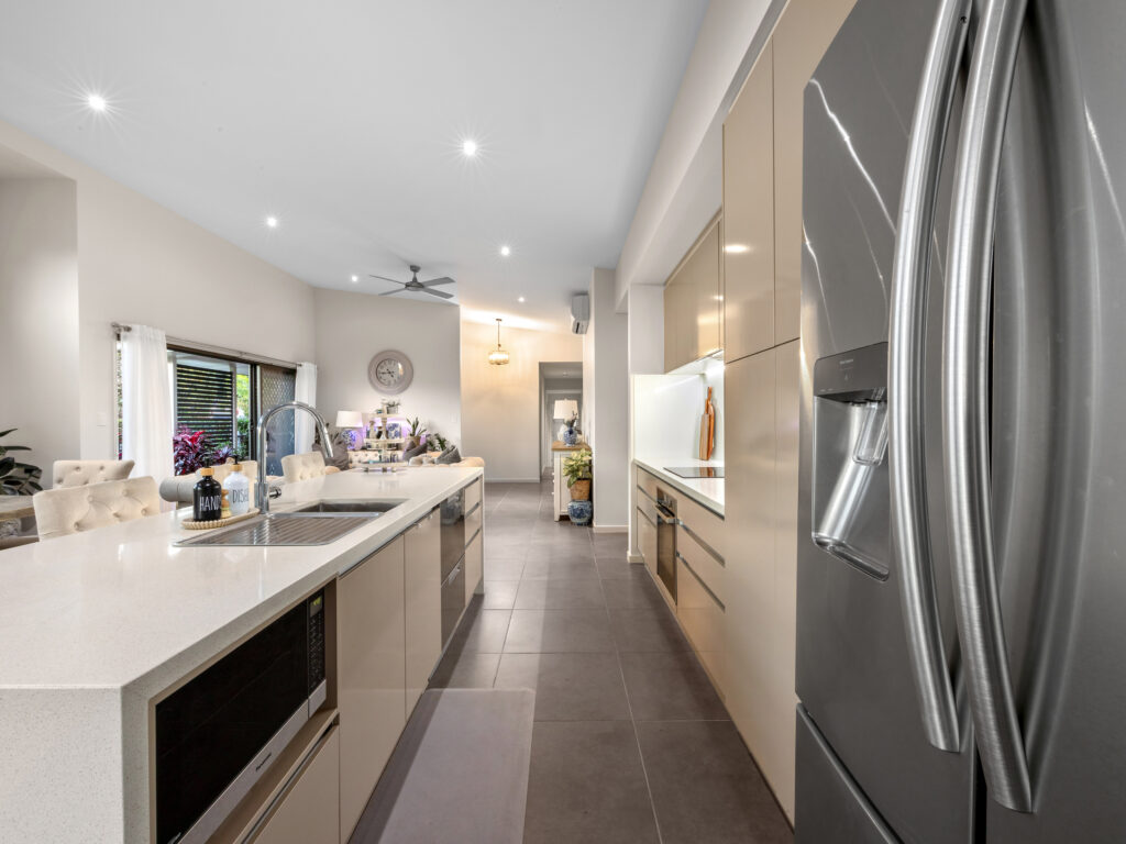 1 Sirmione Court, Raceview, QLD 4305
