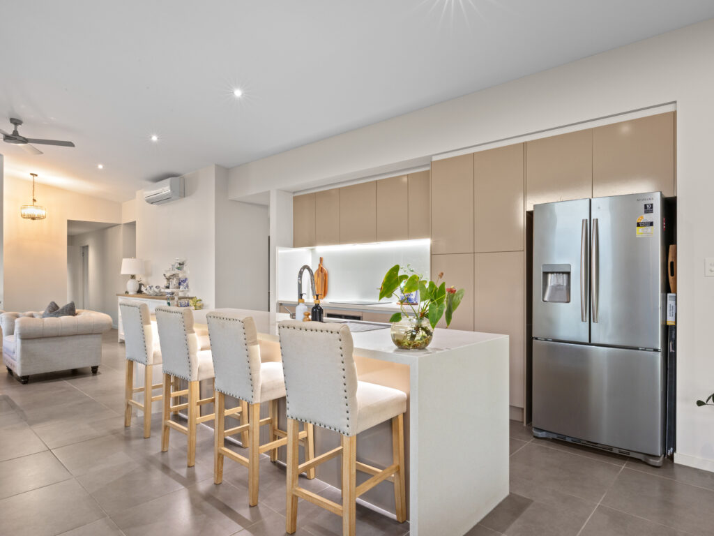 1 Sirmione Court, Raceview, QLD 4305