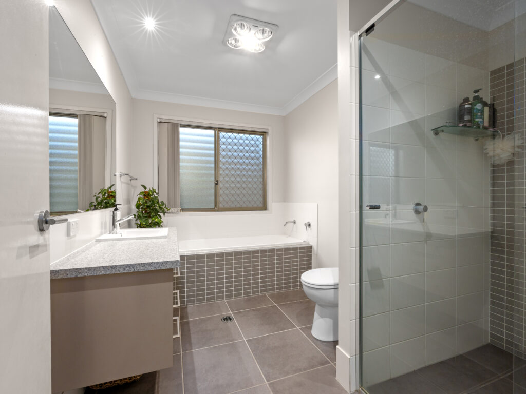 1 Sirmione Court, Raceview, QLD 4305