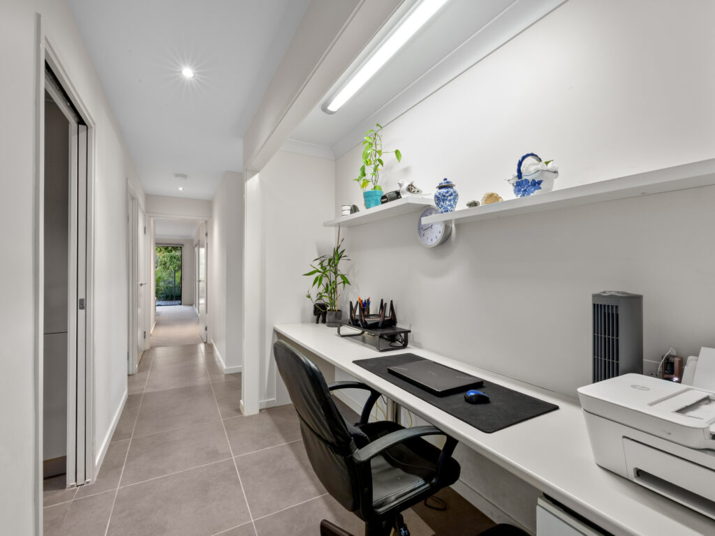 1 Sirmione Court, Raceview, QLD 4305