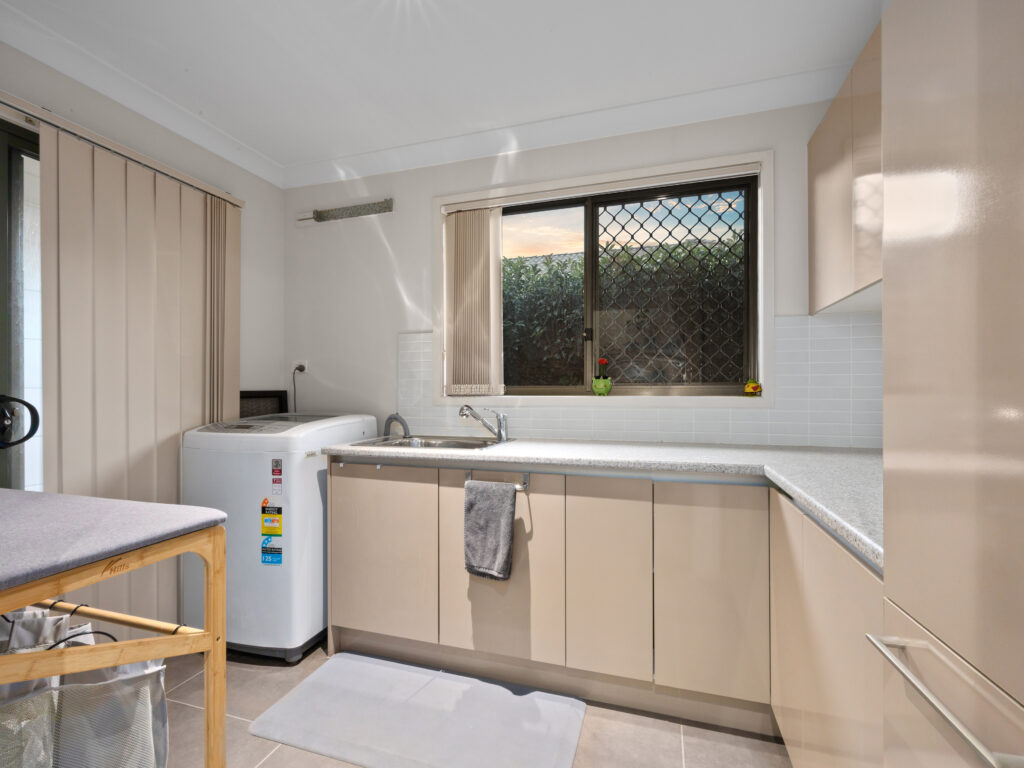 1 Sirmione Court, Raceview, QLD 4305