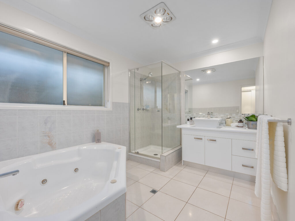 7 Basswood Court, Albany Creek QLD 4035