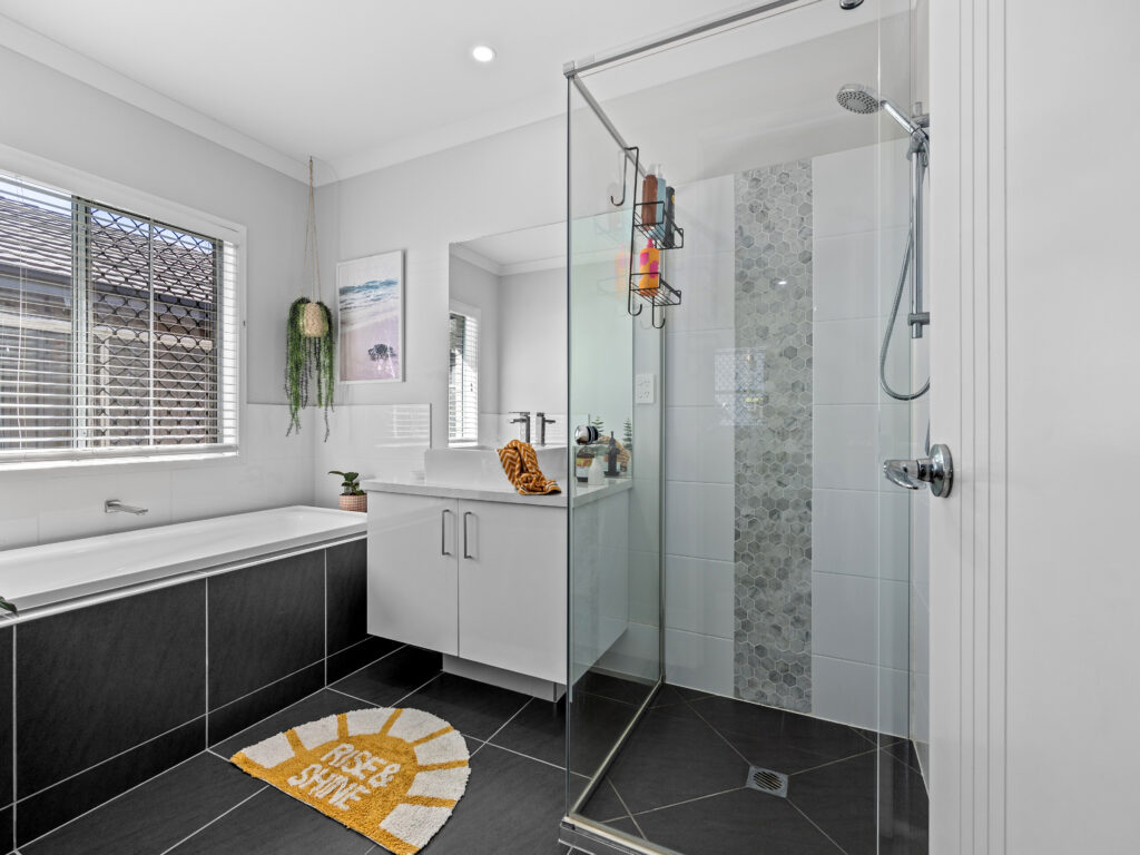 2 Creekstone Avenue, Redbank Plains, QLD 4301
