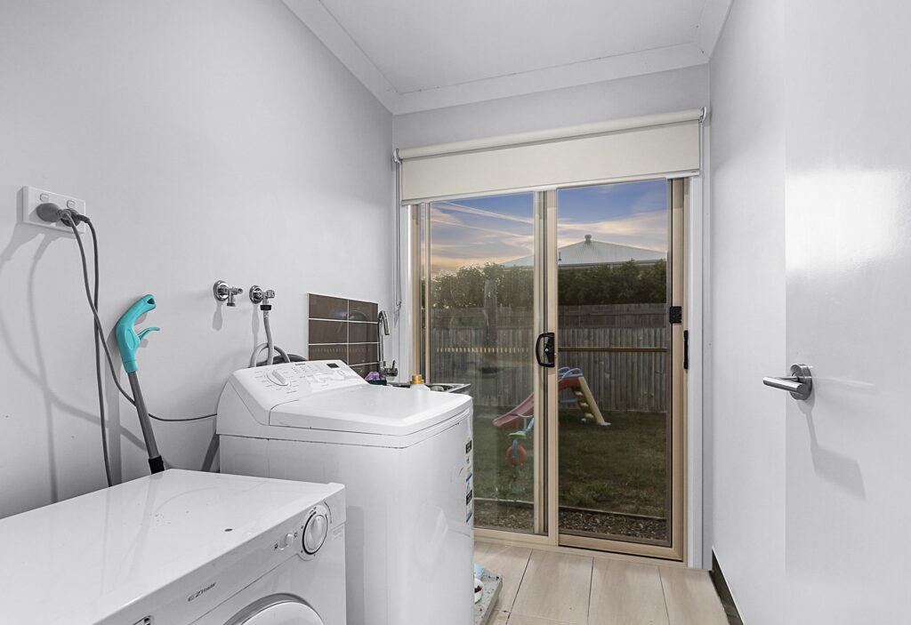 6 Abrahams Road, South Ripley, QLD 4306