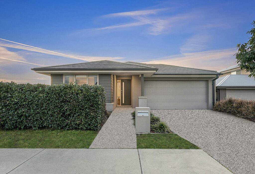 6 Abrahams Road, South Ripley, QLD 4306
