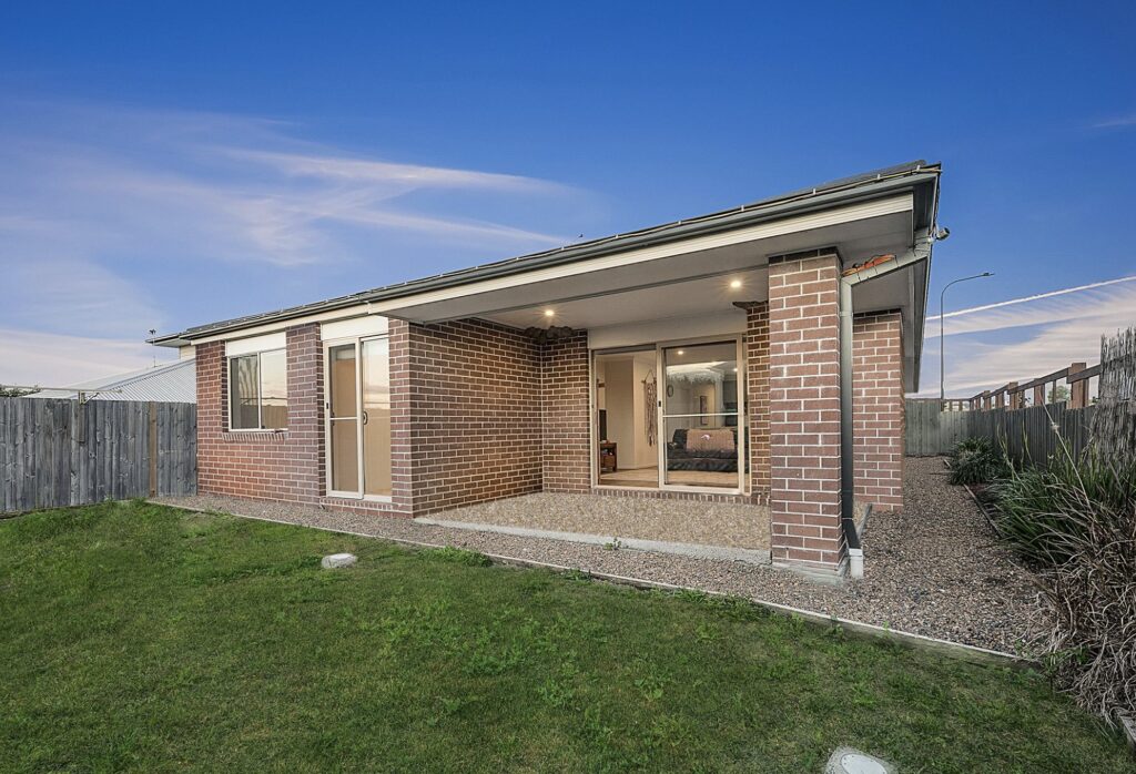 6 Abrahams Road, South Ripley, QLD 4306