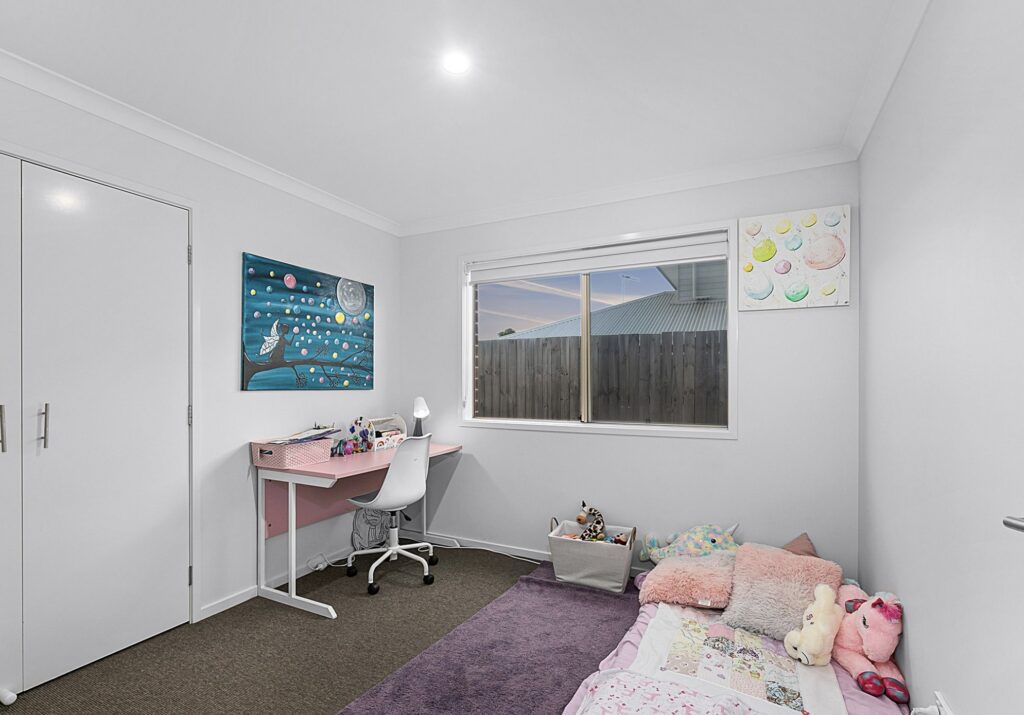 6 Abrahams Road, South Ripley, QLD 4306
