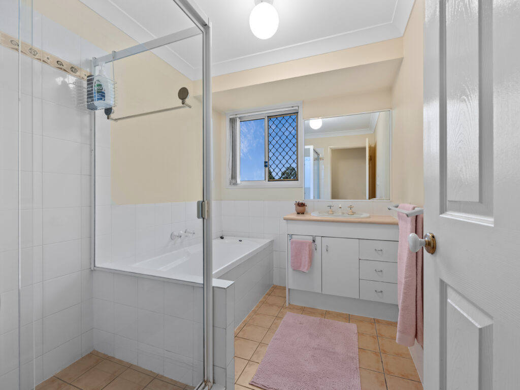 59 Lakeview Drive, Deebing Heights, QLD 4306