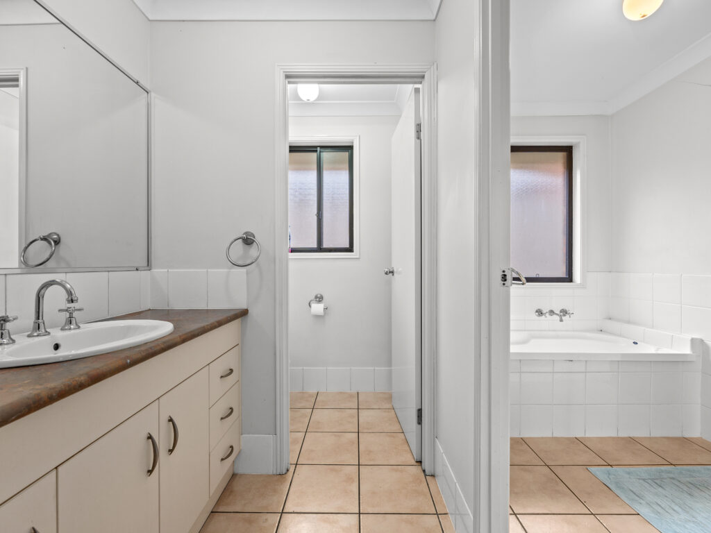 12 Sarah Place, Raceview, QLD 4305