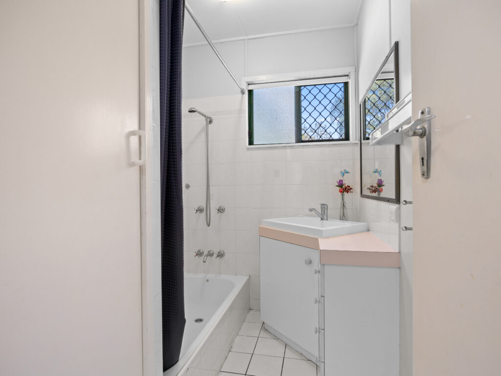 61 Siemons Street, One Mile, QLD 4305