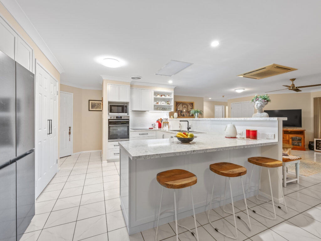 1 Carlock Promenade, Karalee, QLD 4306