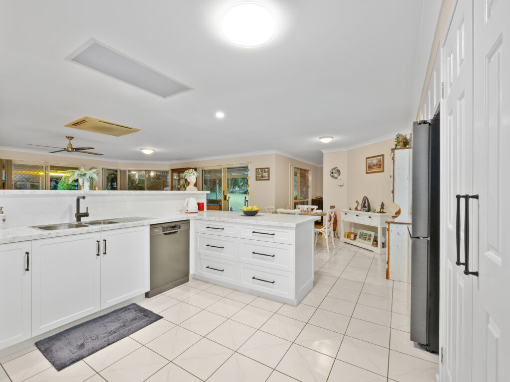 1 Carlock Promenade, Karalee, QLD 4306