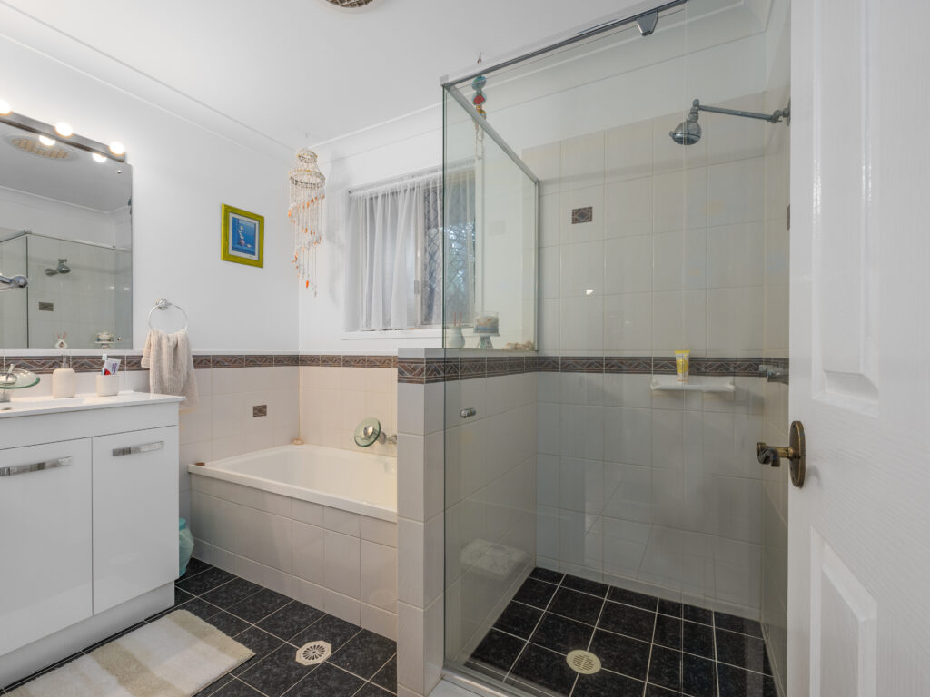 1 Carlock Promenade, Karalee, QLD 4306