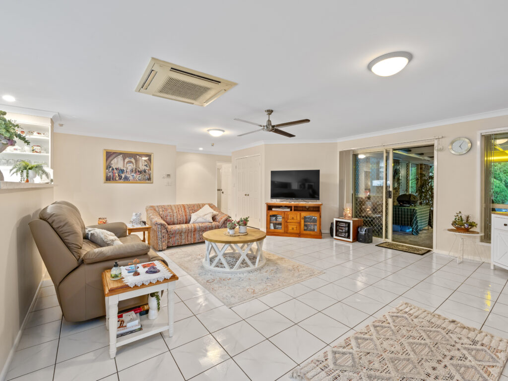 1 Carlock Promenade, Karalee, QLD 4306