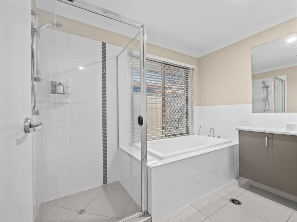 4 Mcdermott Street, Augustine Heights, QLD 4300