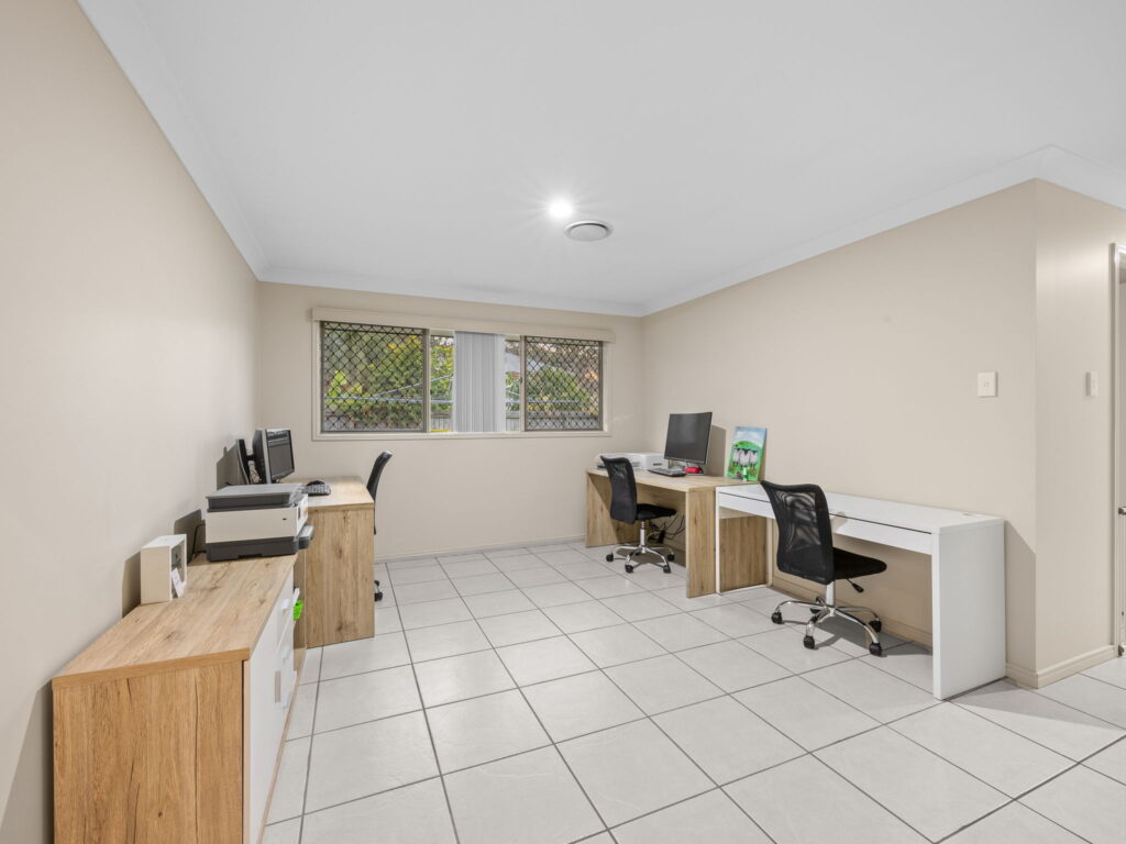 4 Mcdermott Street, Augustine Heights, QLD 4300