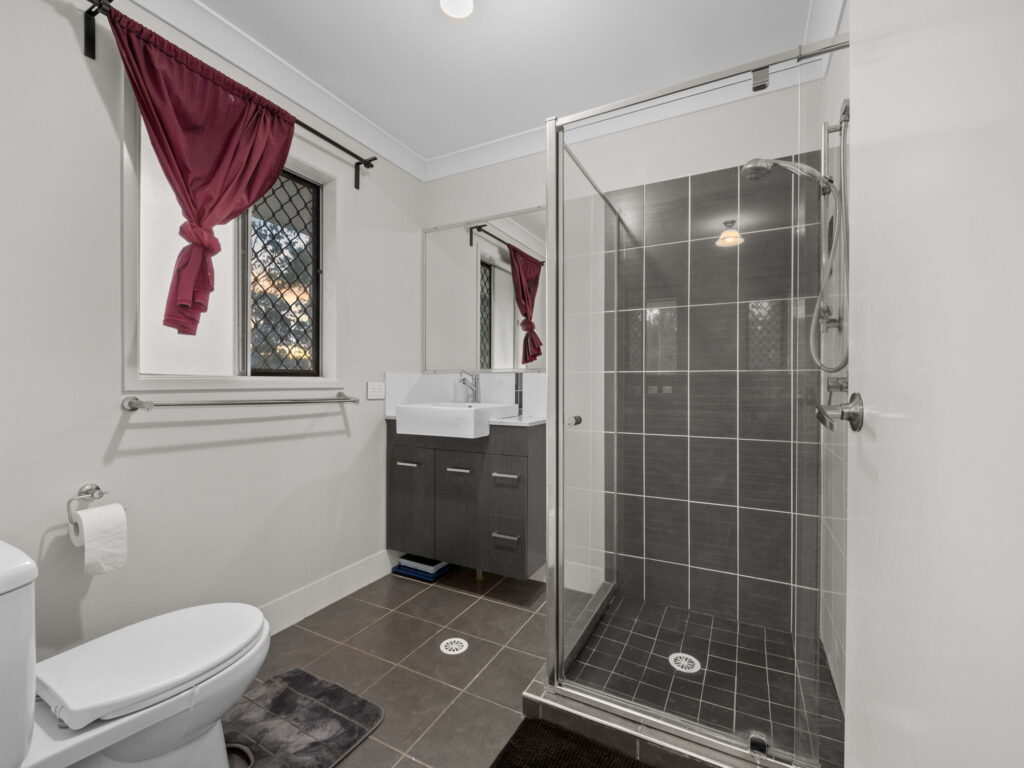 24 Heritage Drive, Adare, QLD 4343