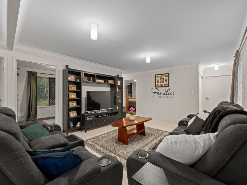 24 Heritage Drive, Adare, QLD 4343