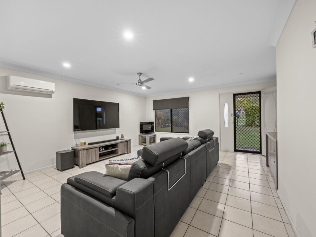 30 Burswood Close, Wulkuraka, QLD 4305