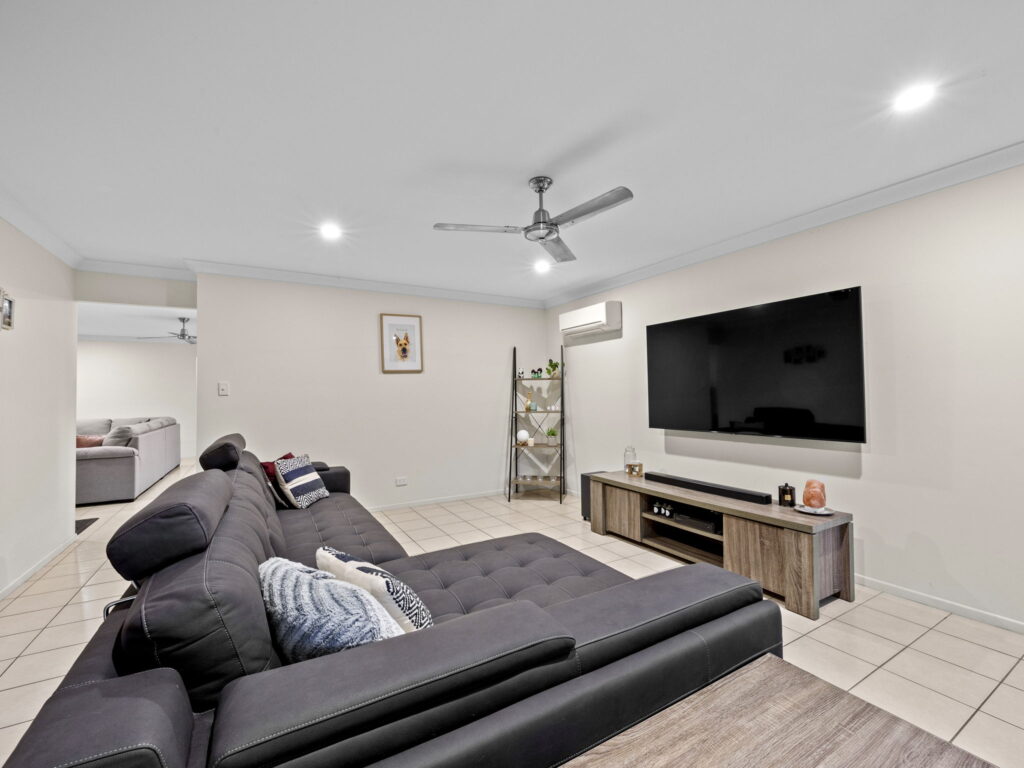 30 Burswood Close, Wulkuraka, QLD 4305