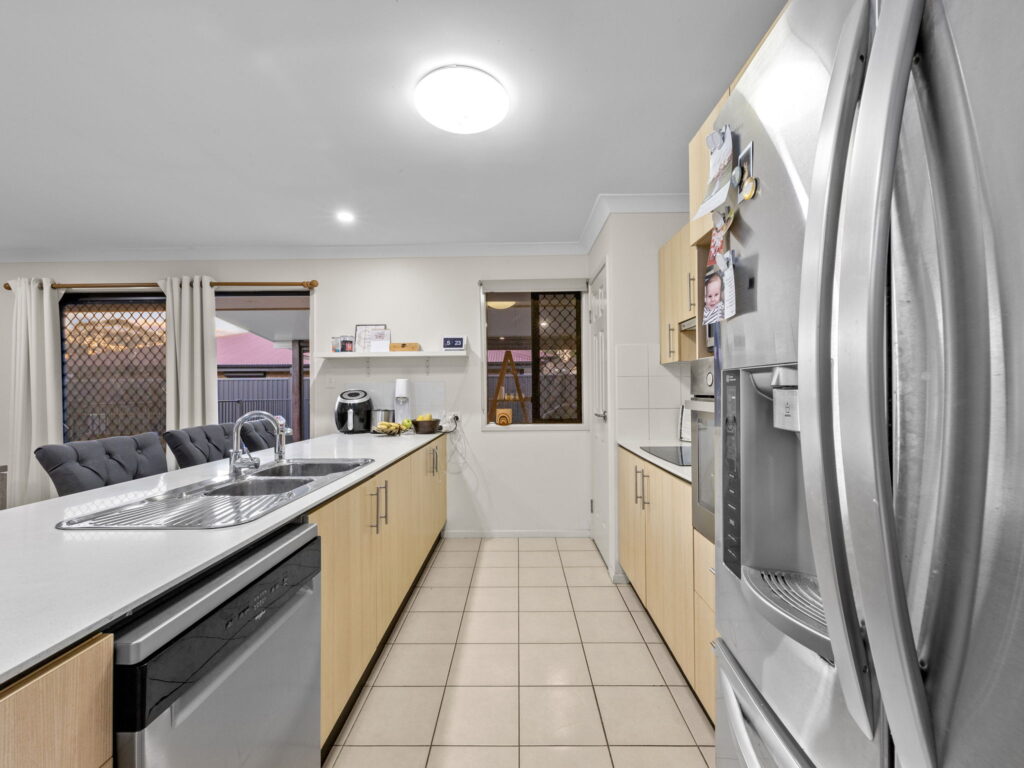 30 Burswood Close, Wulkuraka, QLD 4305