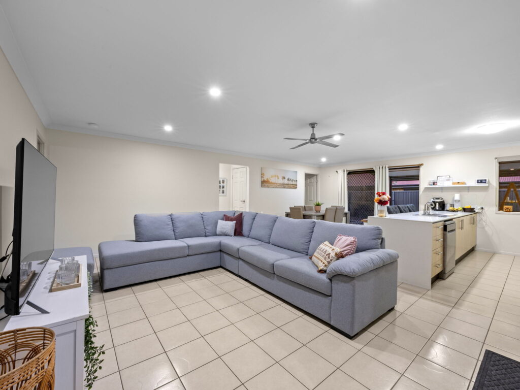 30 Burswood Close, Wulkuraka, QLD 4305