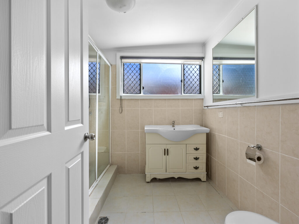 71 Brisbane Road, Bundamba, QLD 4304