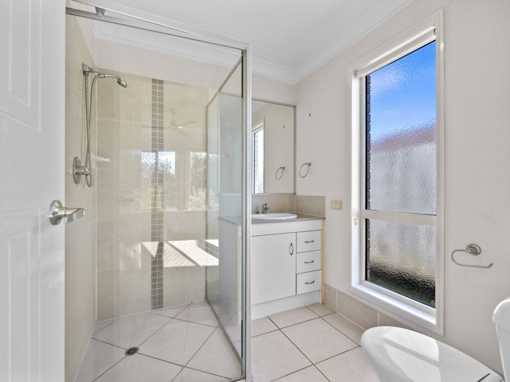 9 Dornoch Crescent, Raceview, QLD 4305