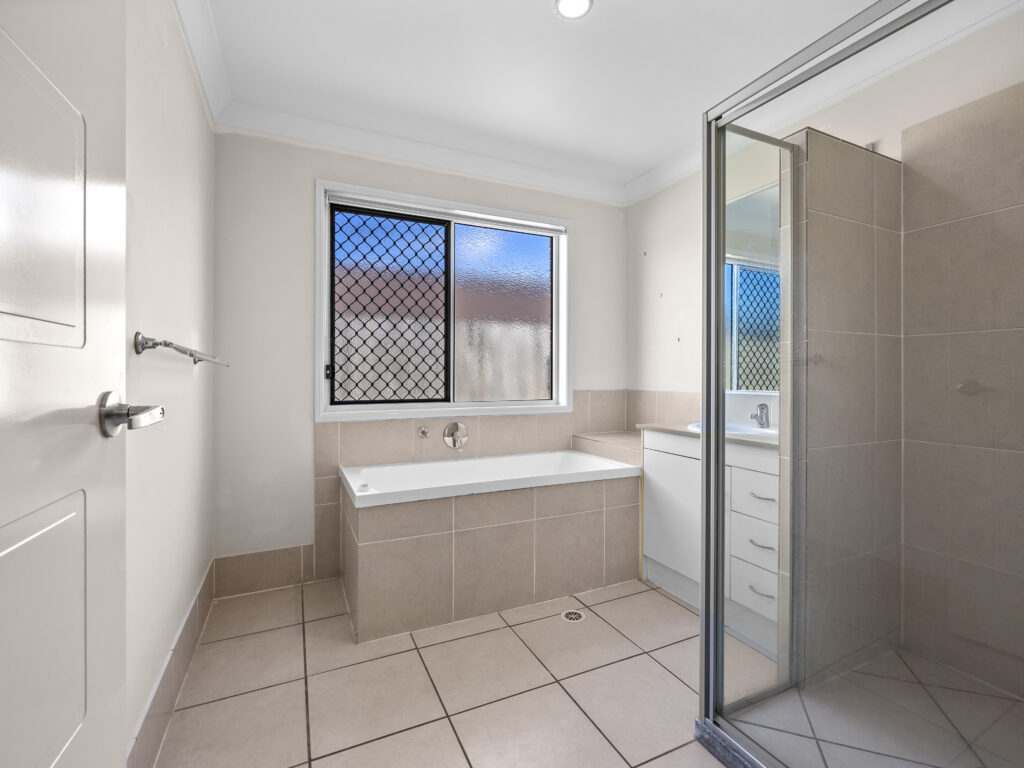 9 Dornoch Crescent, Raceview, QLD 4305