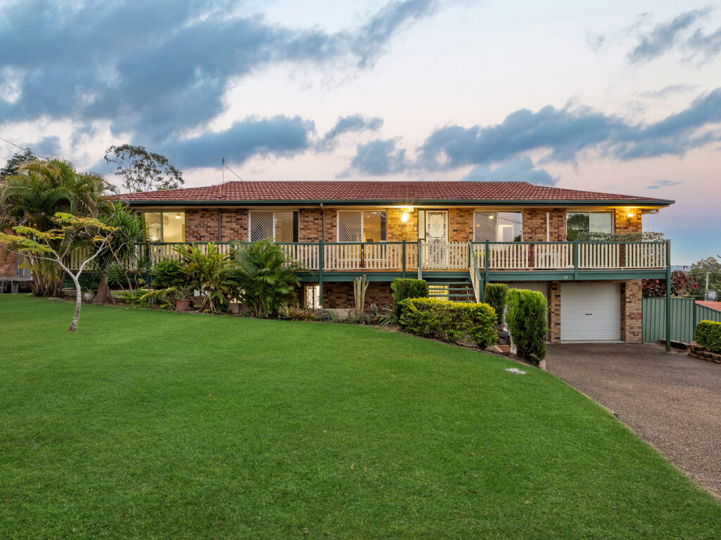 52 Wantana Crescent, Edens Landing, QLD 4207