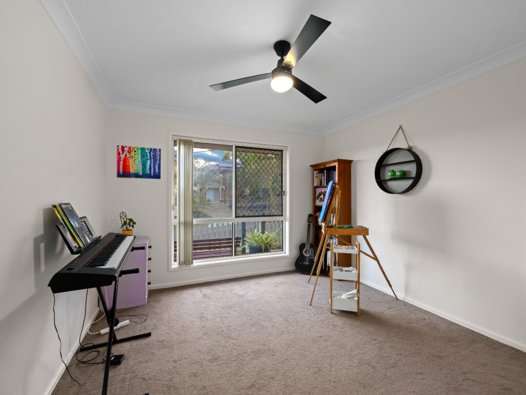 52 Wantana Crescent, Edens Landing, QLD 4207