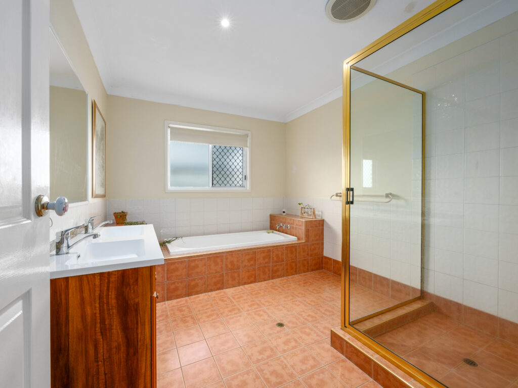 52 Wantana Crescent, Edens Landing, QLD 4207