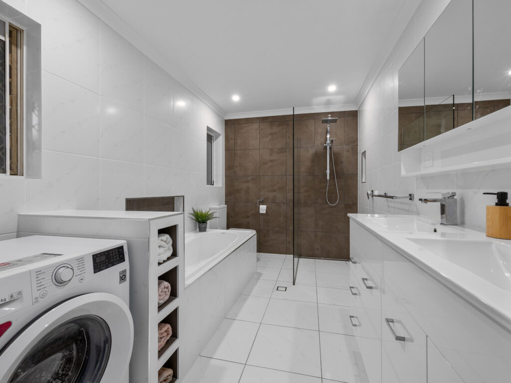 52 Wantana Crescent, Edens Landing, QLD 4207