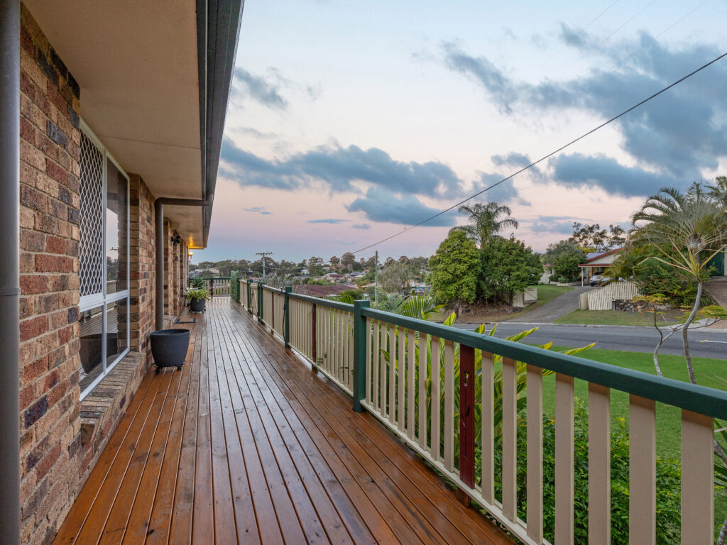 52 Wantana Crescent, Edens Landing, QLD 4207