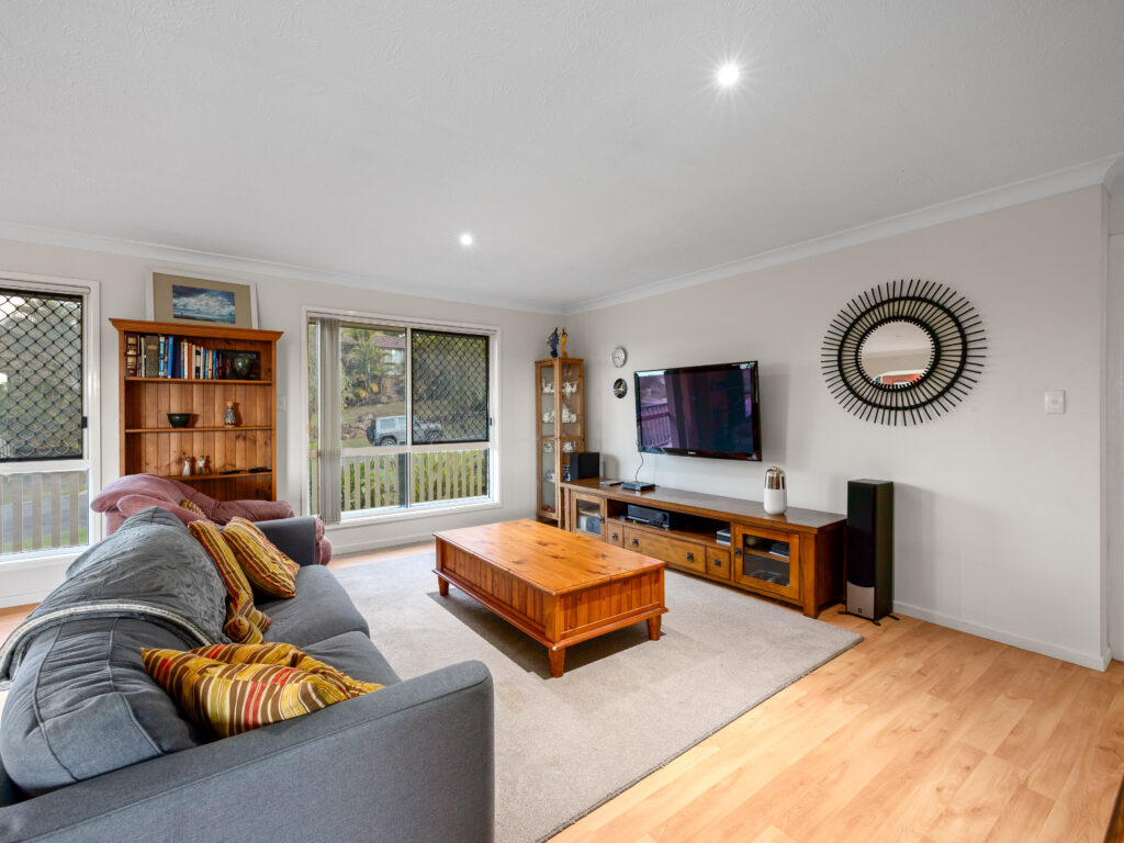 52 Wantana Crescent, Edens Landing, QLD 4207