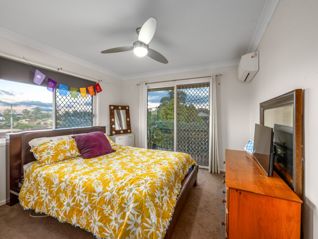 52 Wantana Crescent, Edens Landing, QLD 4207