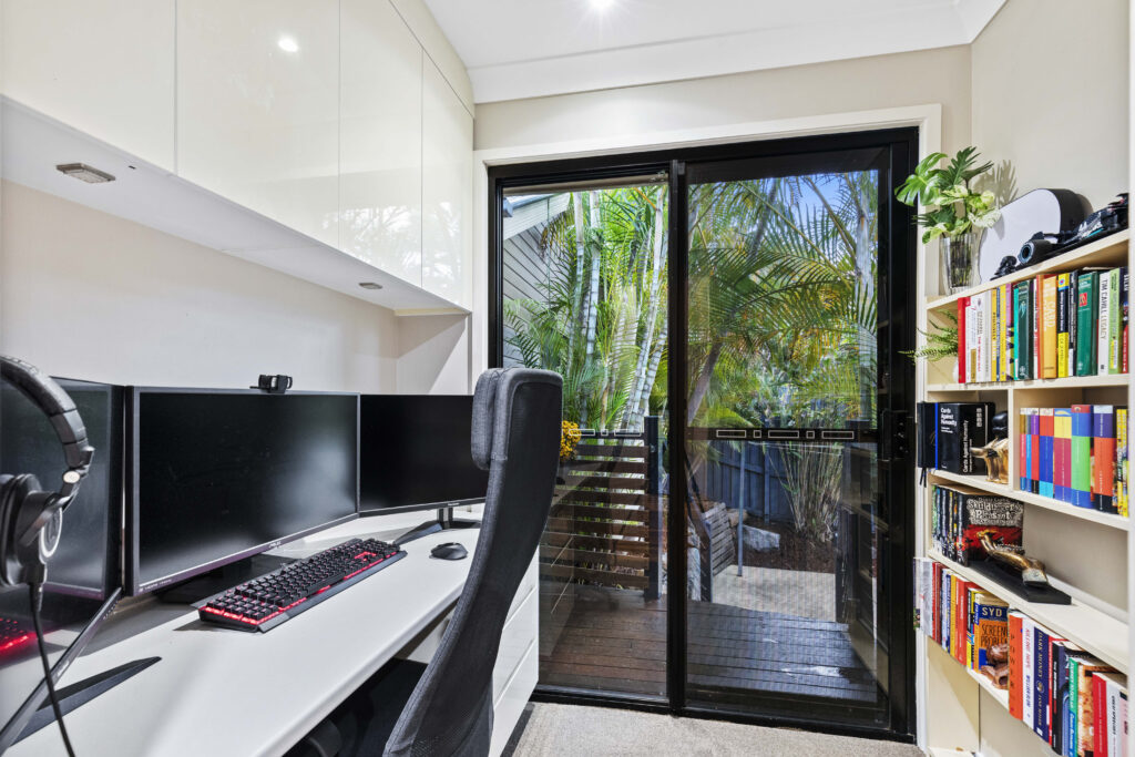 1 Natone Court, Sinnamon Park QLD 4073
