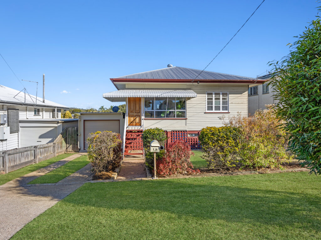 19 Kitchener Street, Booval, QLD 4304