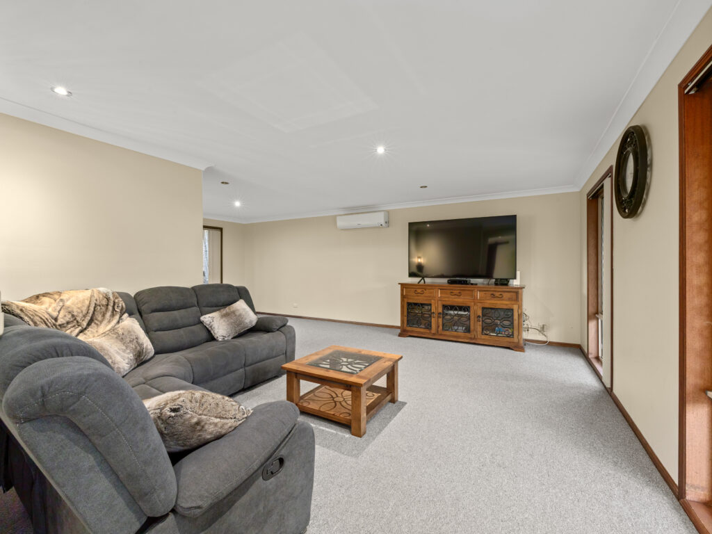 29 Gabbinbar Court, Pine Mountain, QLD 4306