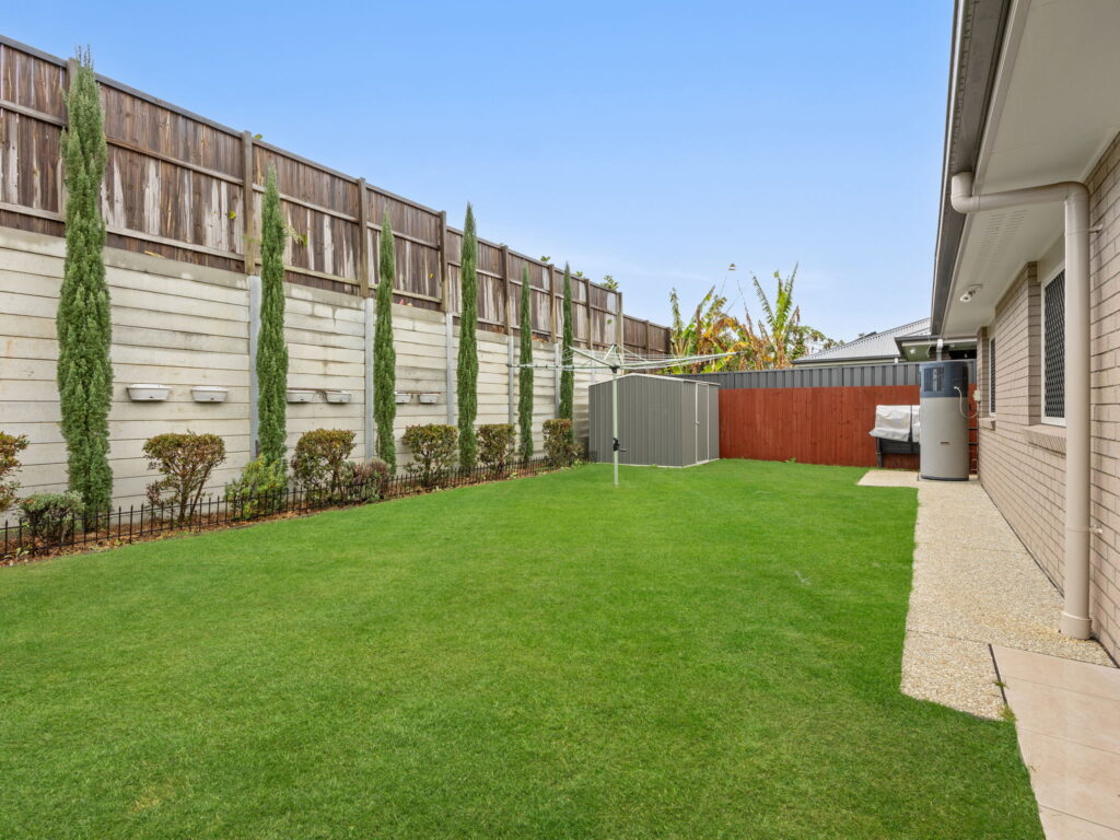 8 Polly Street, Deebing Heights, QLD 4306