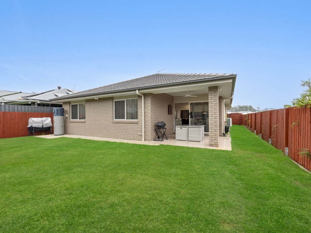 8 Polly Street, Deebing Heights, QLD 4306