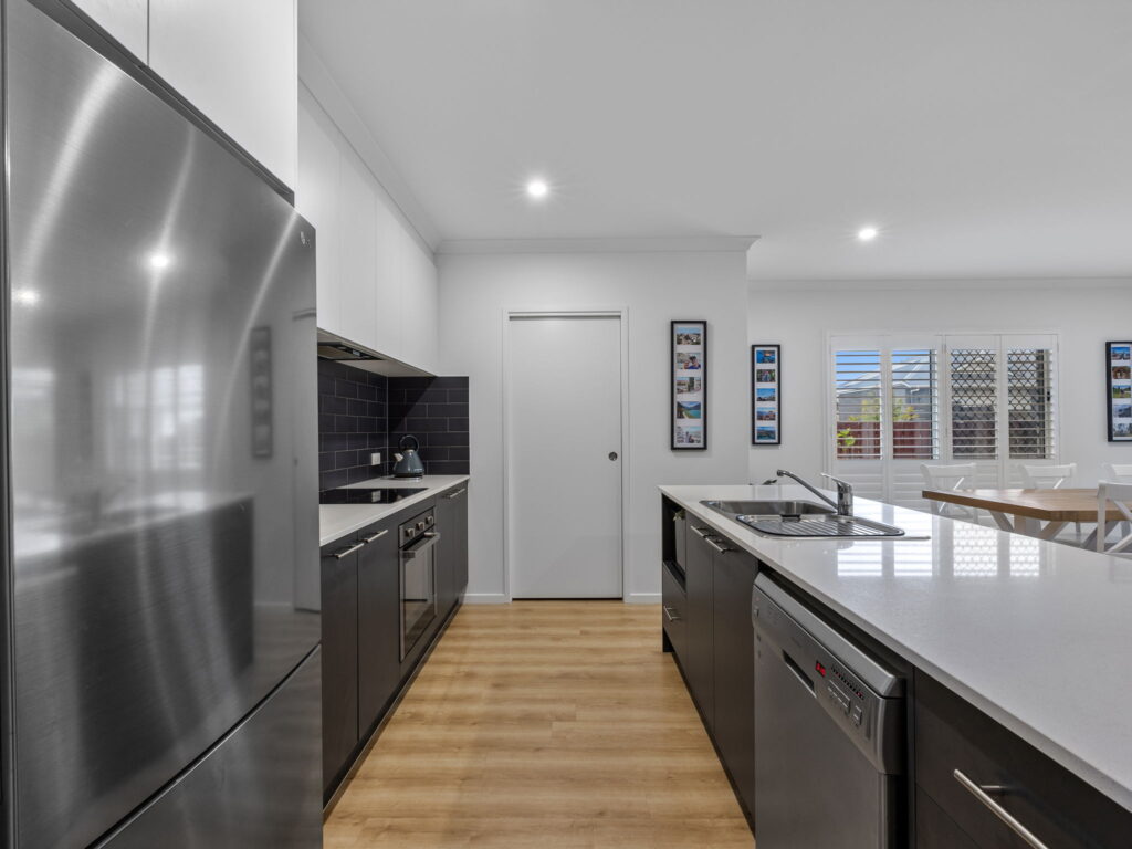 8 Polly Street, Deebing Heights, QLD 4306