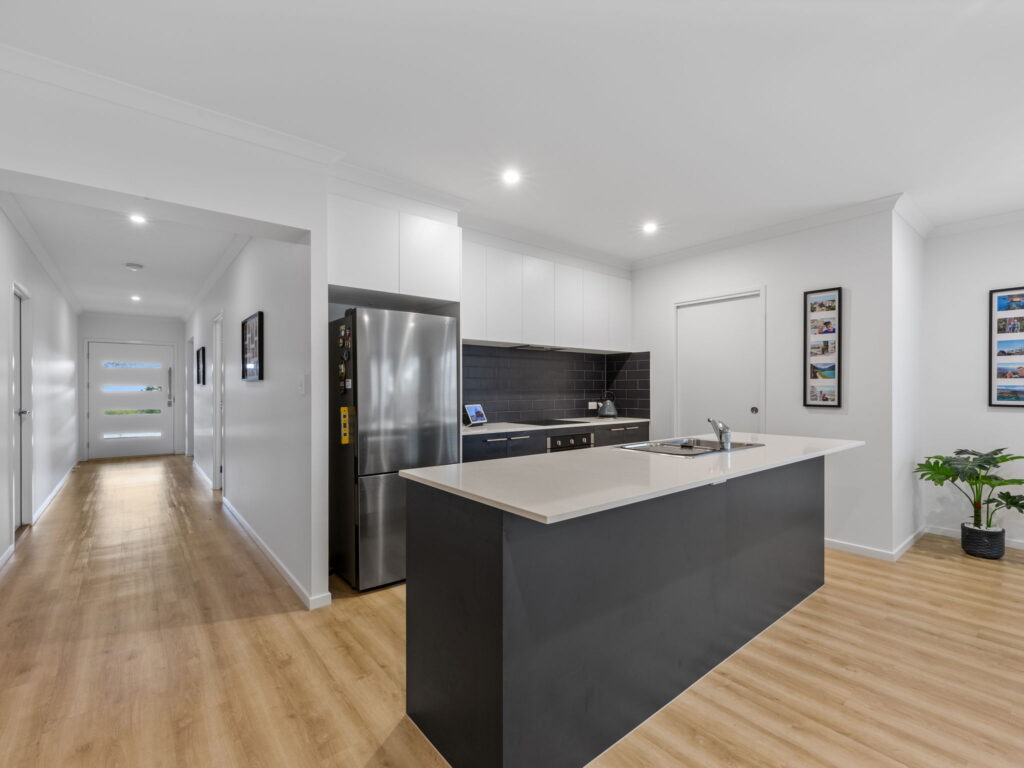 8 Polly Street, Deebing Heights, QLD 4306