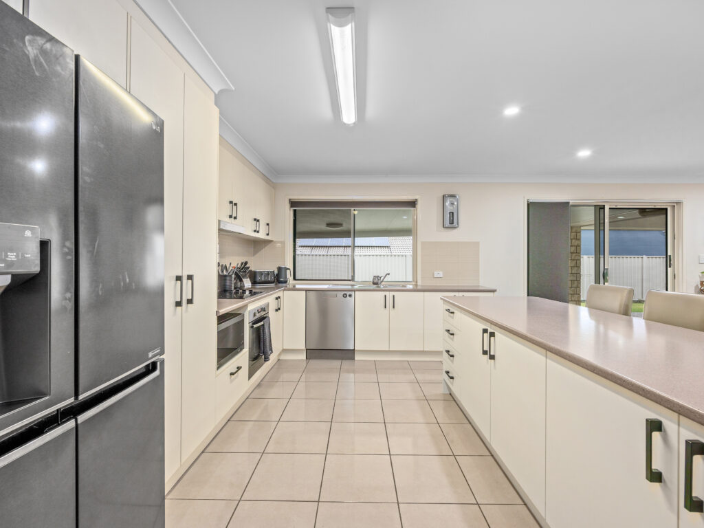 21 Piping Court, Raceview, QLD 4305