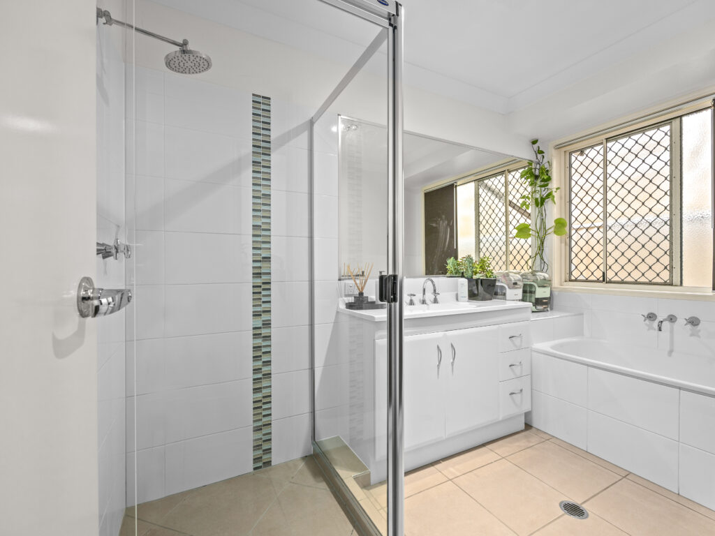 21 Piping Court, Raceview, QLD 4305