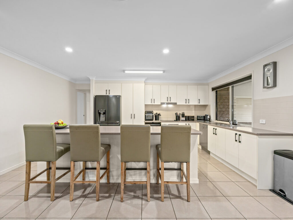 21 Piping Court, Raceview, QLD 4305