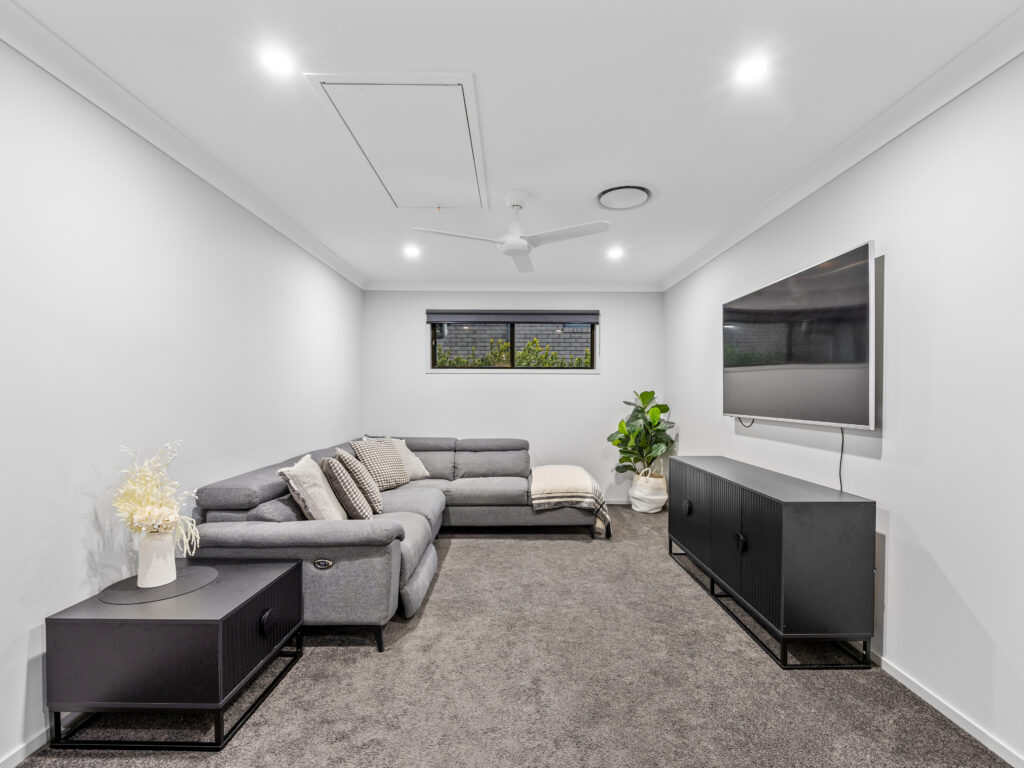 18 Lomond Street, South Ripley, QLD 4306